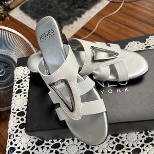 Jones New York Women's Silver and White Sandals